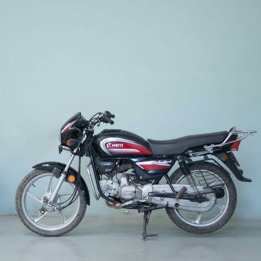 Hero Splendor motorcycle from BikeDilwado, close-up of the engine and sleek blue body with detailed design features.