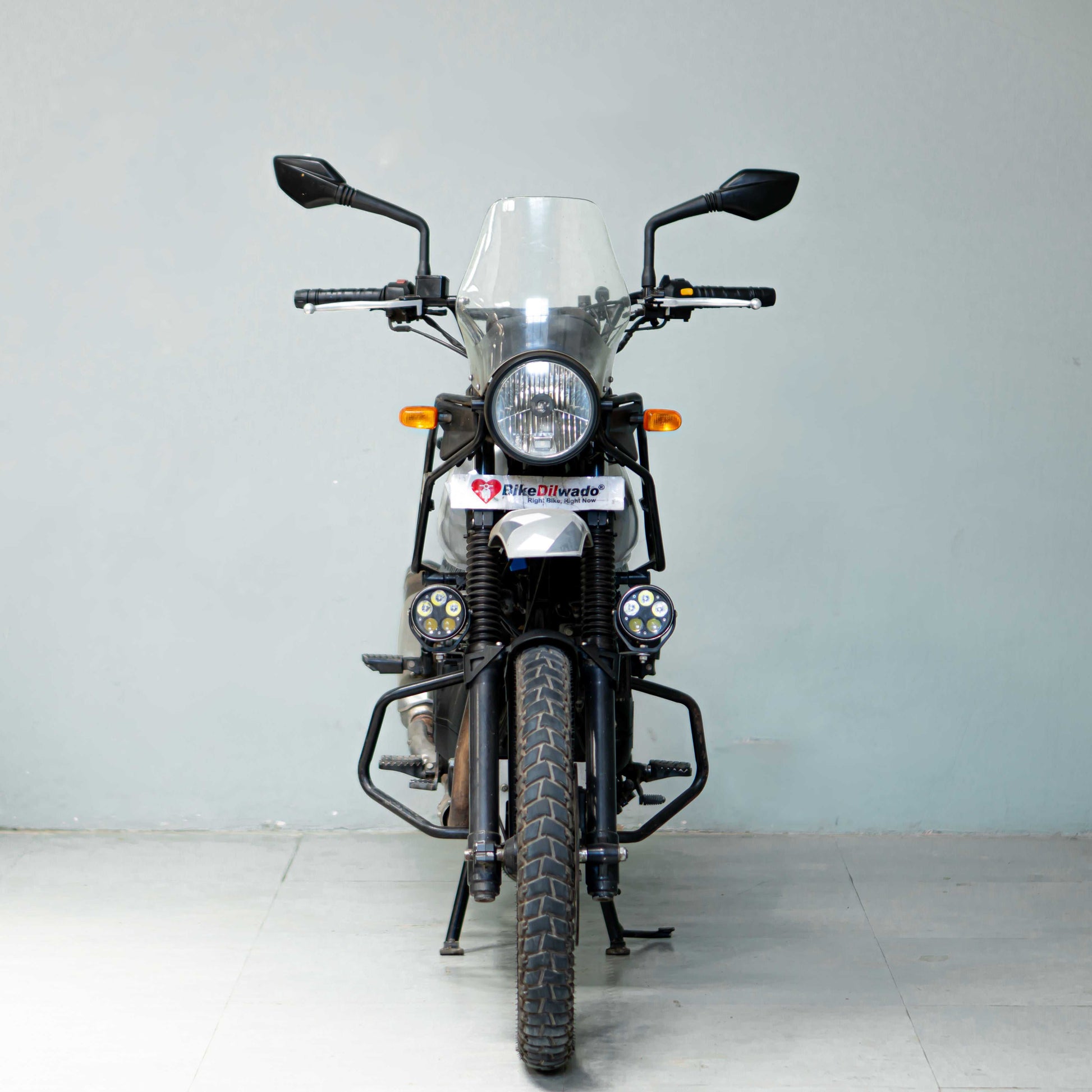 Front view TVS Apache RTR used bike Gurgaon headlight handle and suspension condition