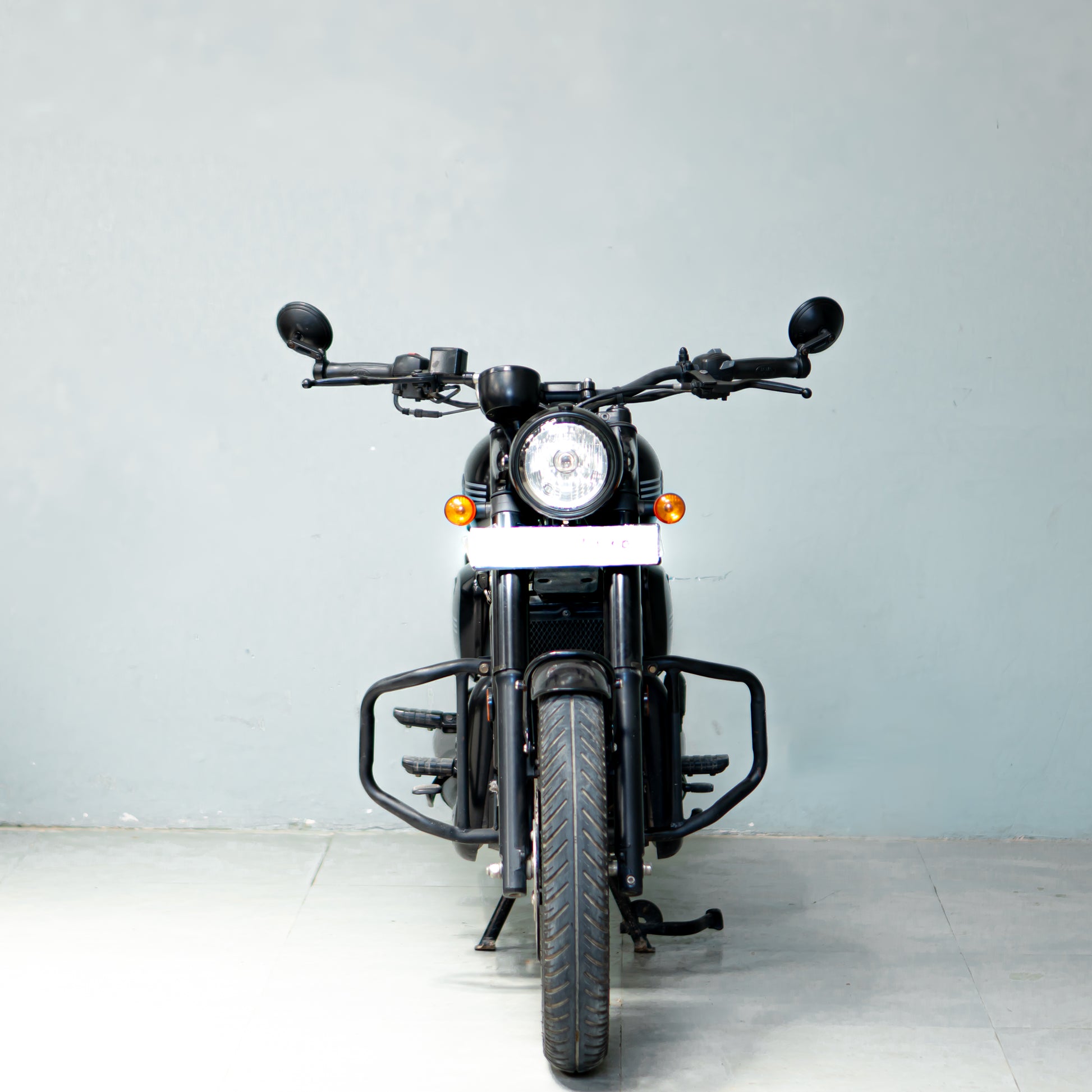Front view Jawa 42 used bike Gurgaon headlight handle and front suspension condition