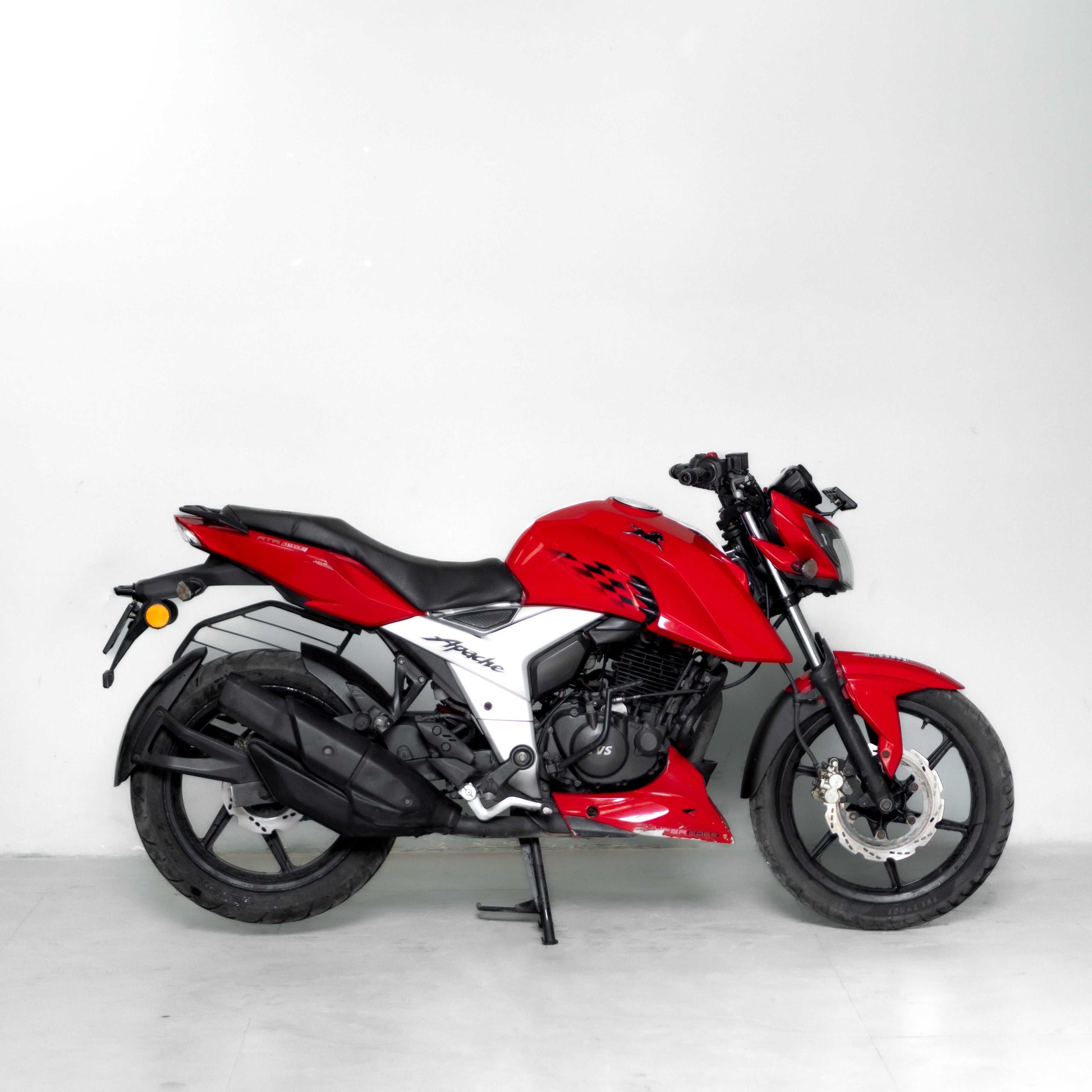 TVS Apache RTR 160 right side profile used bike Gurgaon performance bike daily use