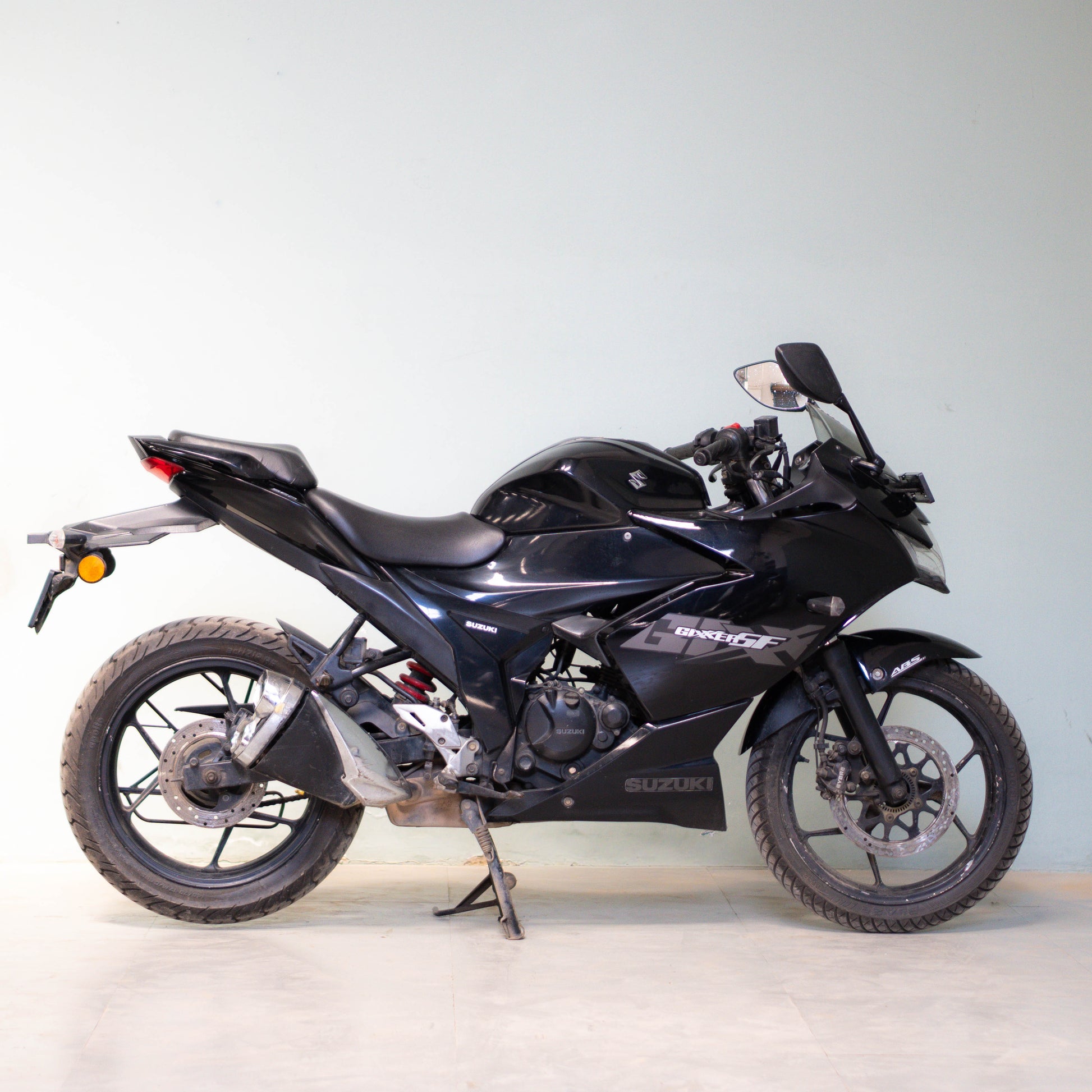 Black Suzuki motorcycle on a white background  Suzuki Gixxer SF 150 Used Bike for Sale in Gurgaon