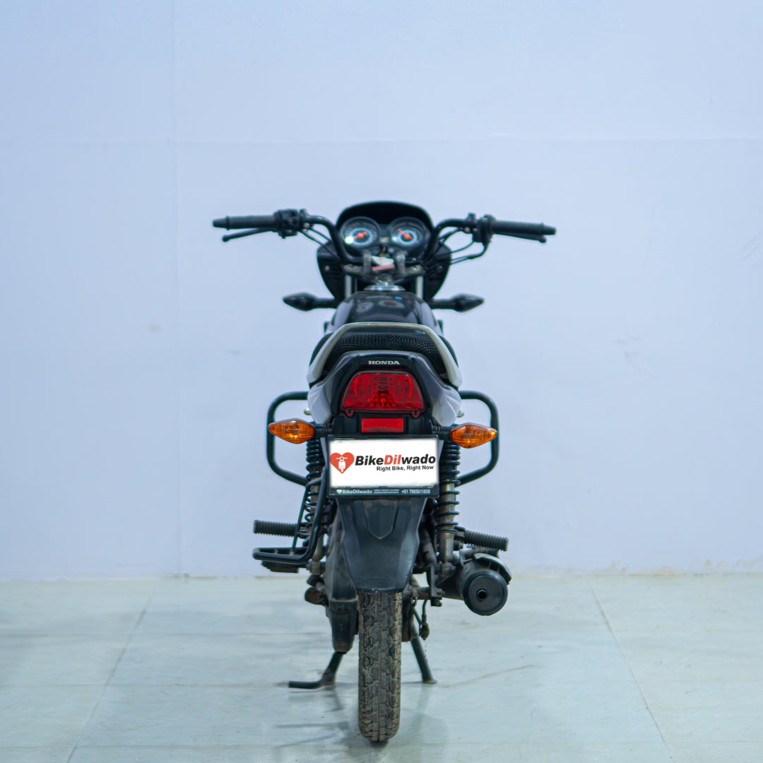 Honda Shine 100 motorcycle from BikeDilwado, front view showing headlight, handlebar, and sporty design.