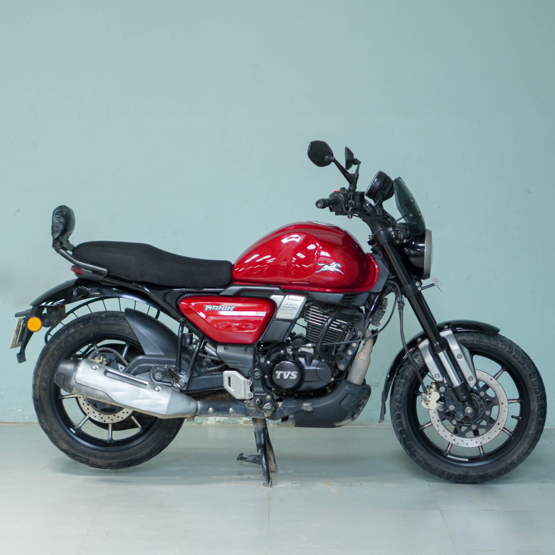 TVS Ronin motorcycle by BikeDilwado, showcasing the sleek design and stylish features of this modern bike.