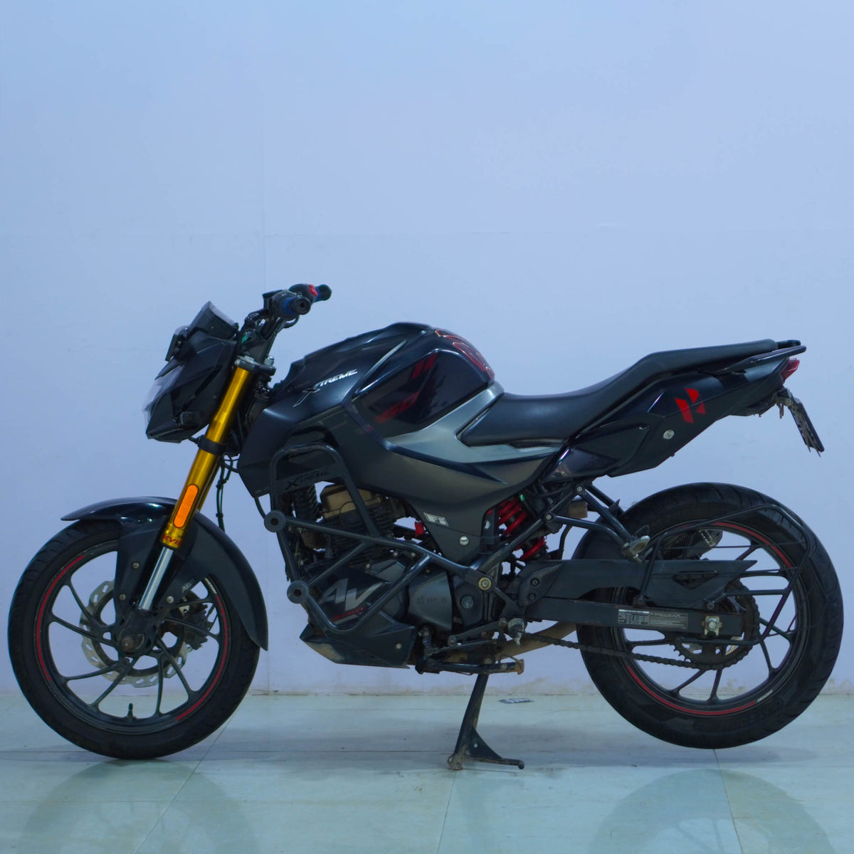 Hero Xtreme 160 motorcycle by BikeDilwado, front view showing sleek design and sporty features.