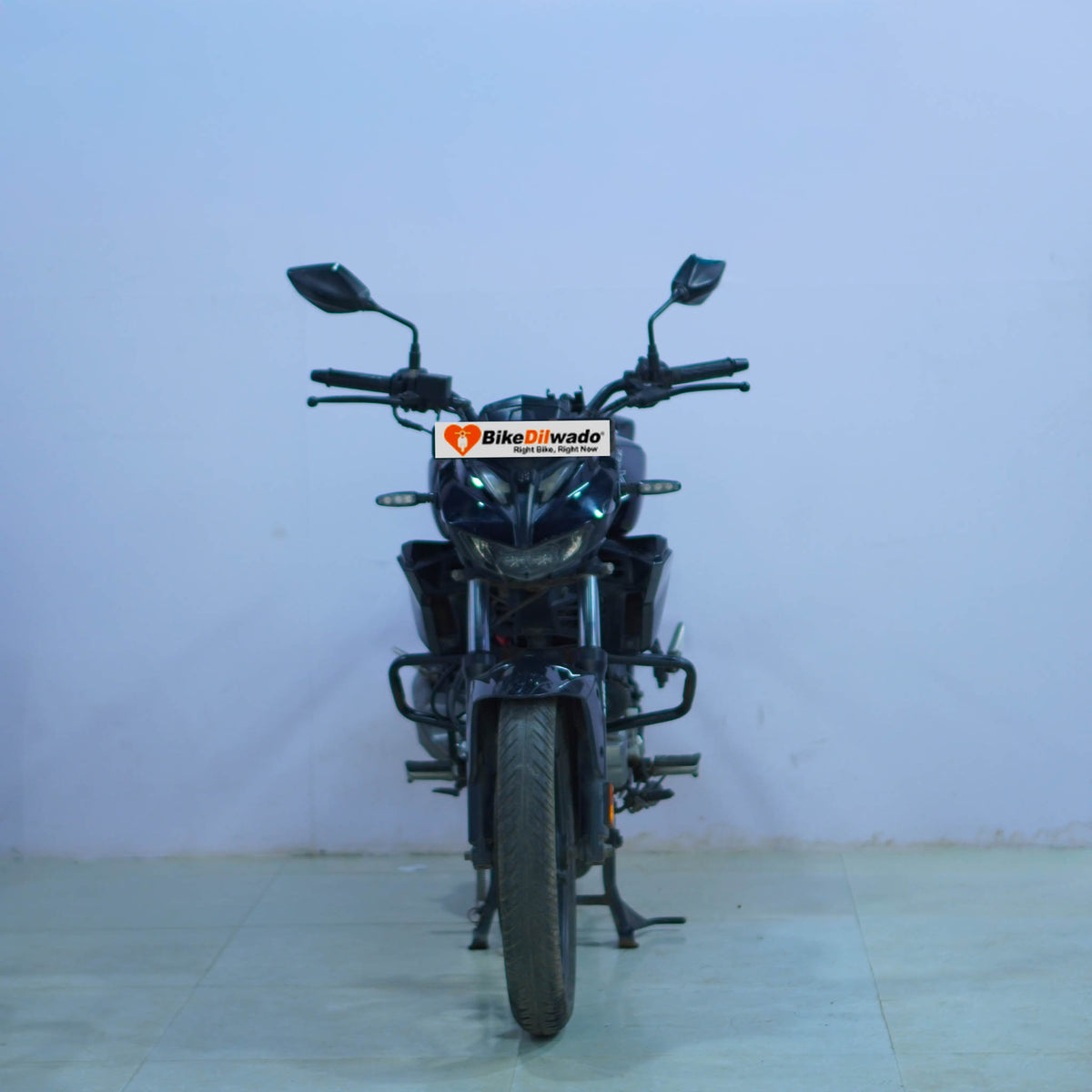 Hero Xtreme 125 R motorcycle by BikeDilwado, showcasing the sleek black and red sporty design and detailed front view.