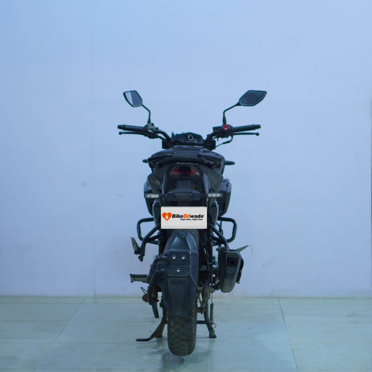 Hero Xtreme 125 R motorcycle from BikeDilwado, showcasing its sporty design and sleek body in a side view.