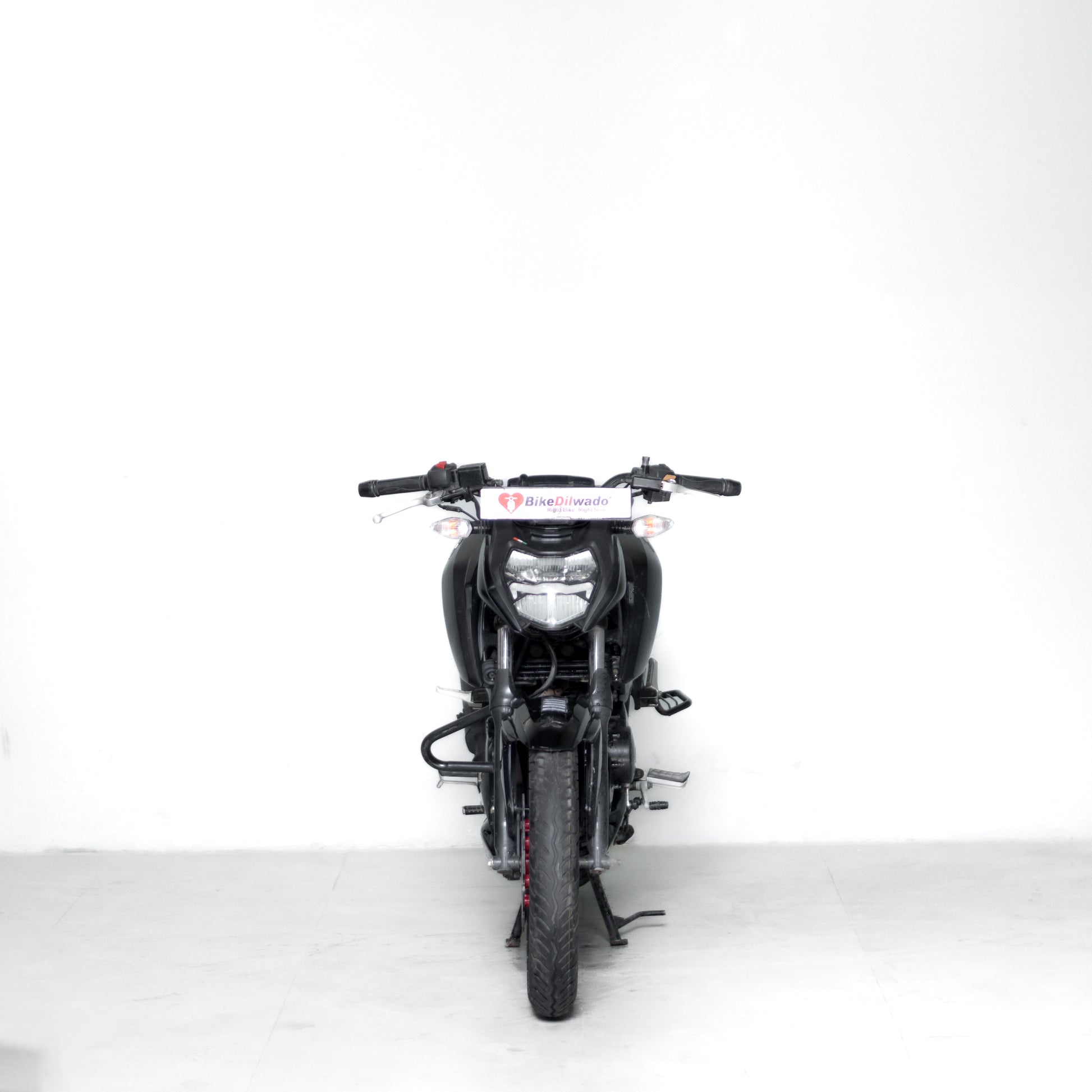Used TVS Apache 160 4V bike – front view condition